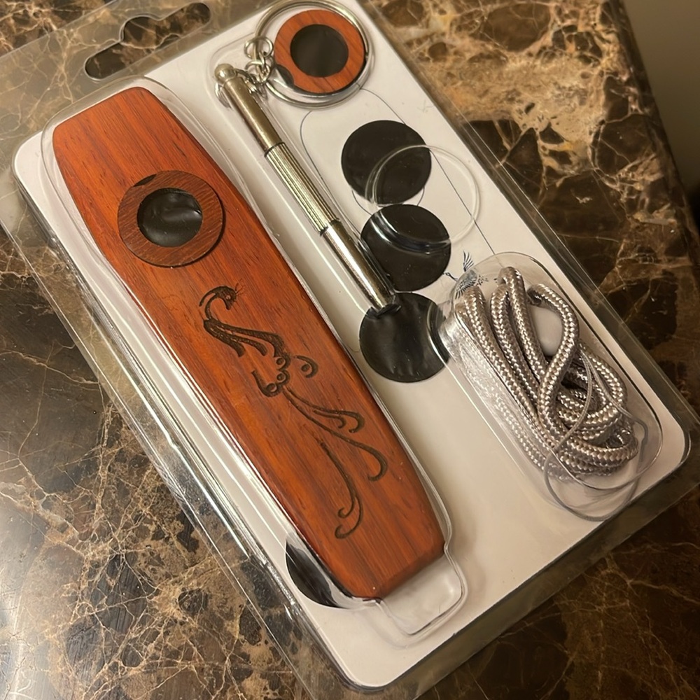 NEW Kazoo with Accessories - Picture 2 of 2